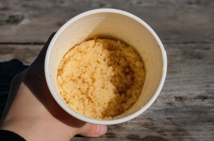 残った麺スープ固めてポンをターメンの残り汁に入れてしばらくして、固まった様子