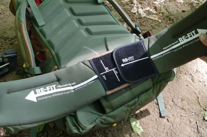 ウエストベルトは面ファスナーで長さを調節