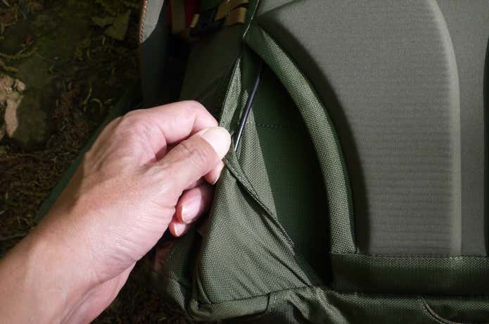 フレームは樹脂製パネル+細みのスティール製