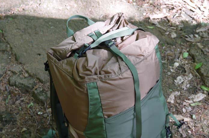 開口部はロールダウンタイプ