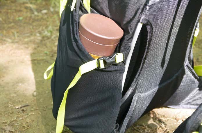 サイドポケットは大きめ