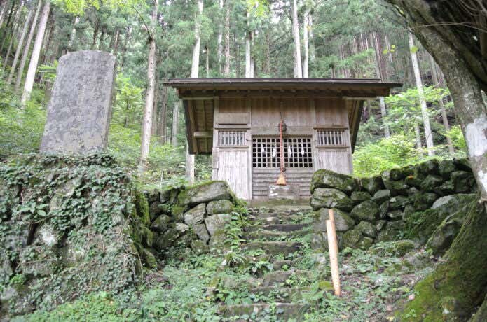 軍刀利神社奥の院