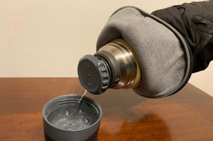 専用ポーチを入れたままお湯を注ぐ画像