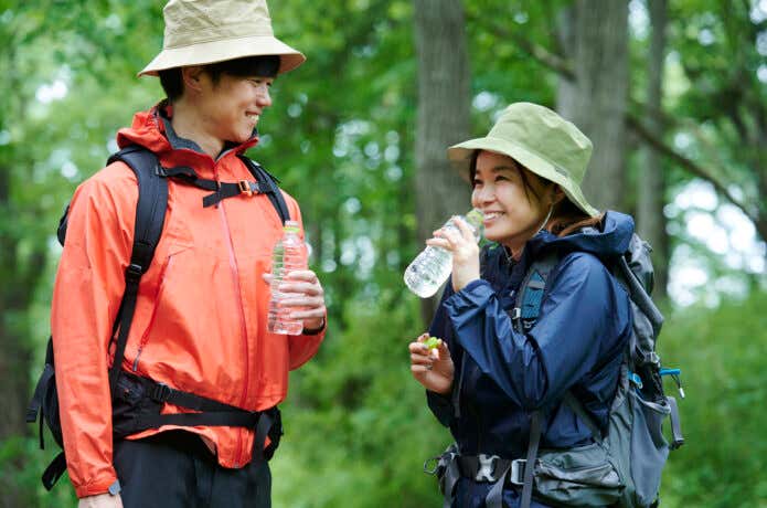 登山中の水分補給