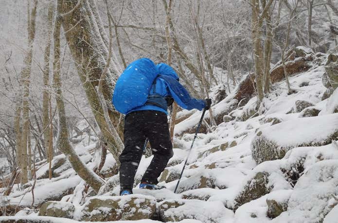 アルパインジャケットの中で最小サイズ！無雪期から雪山まで使える