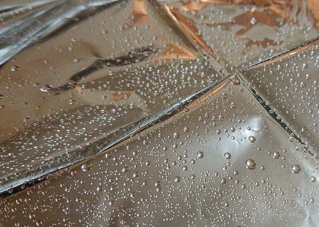 エマージェンシーシート　水弾く