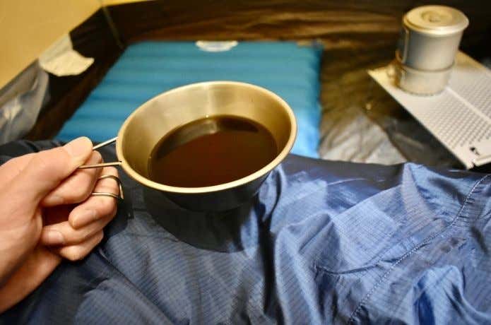 シュラフカバーとコーヒー