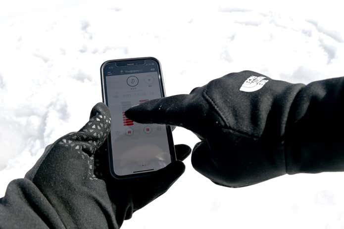 サーミックのアプリを雪山で操作