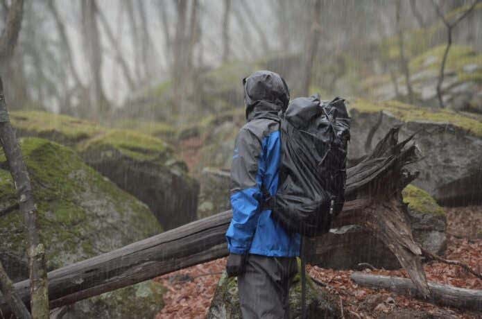 登山をはじめたい人”を支える1着！コスパ最強レインウェア「ミズノ