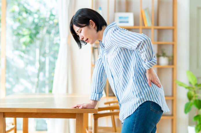 腰痛で悩む人