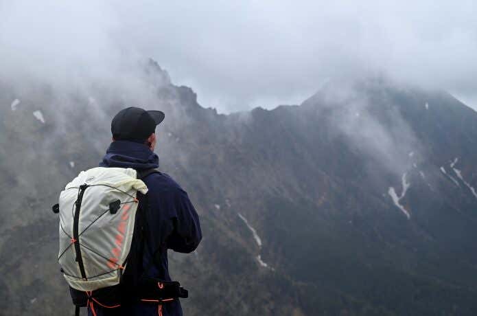 八ヶ岳　阿弥陀岳と登山者