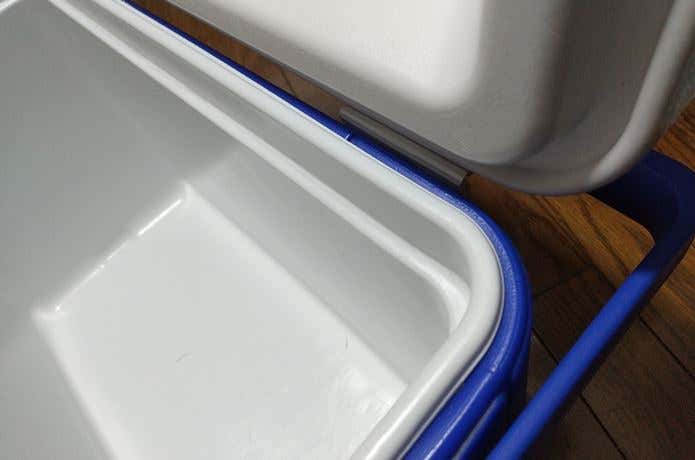 クーラーボックスの断熱材