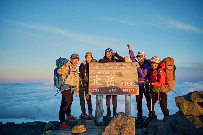 グループで行くテント泊登山のリアル。しんどさも失敗も絶景も、みんなで分かち合った2泊3日｜グループ登山でステップアップ【実践編】 | YAMA  HACK[ヤマハック]