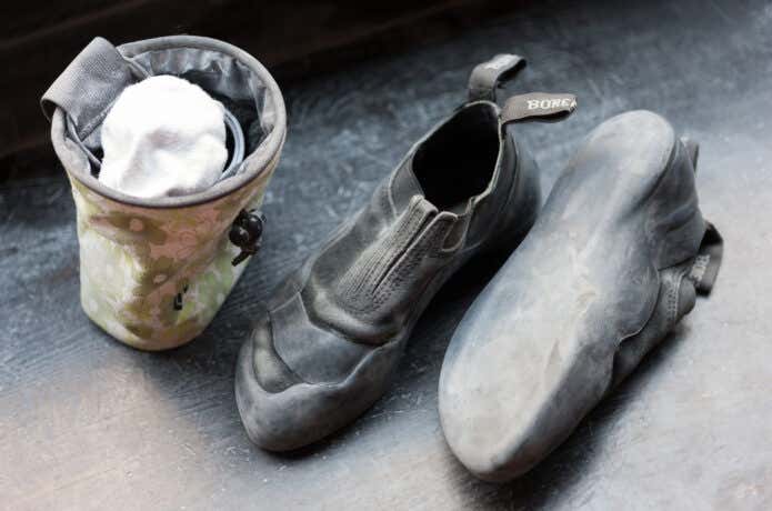 クライミングシューズとチョーク