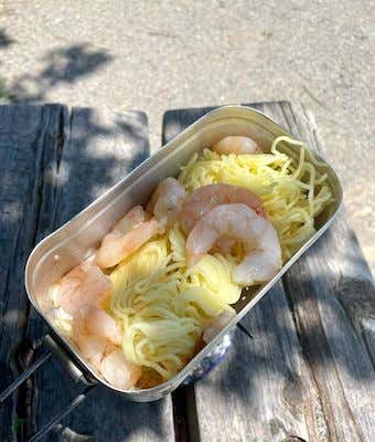 メスティン　レシピ　ニラたっぷり焼きそば