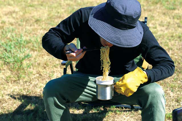 カップ麺クッカー「MAMORU-MEN」の使用例