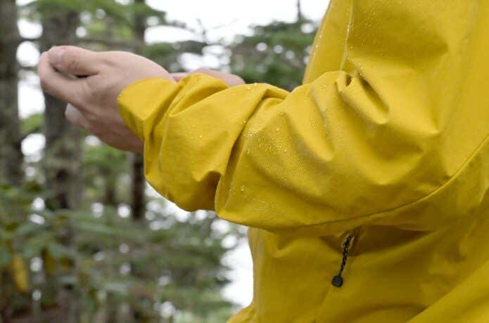 ブリーズバリヤー　小雨の中で登山