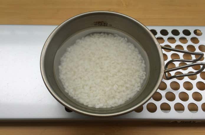 シェラカップ炊飯　吸水