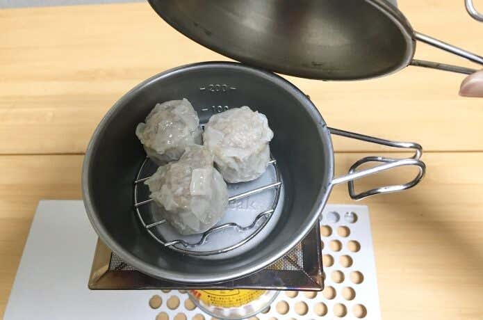 シェラカップでシュウマイ蒸した完成