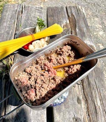 メスティン　レシピ　挽肉とトマトのバルサミコパスタ