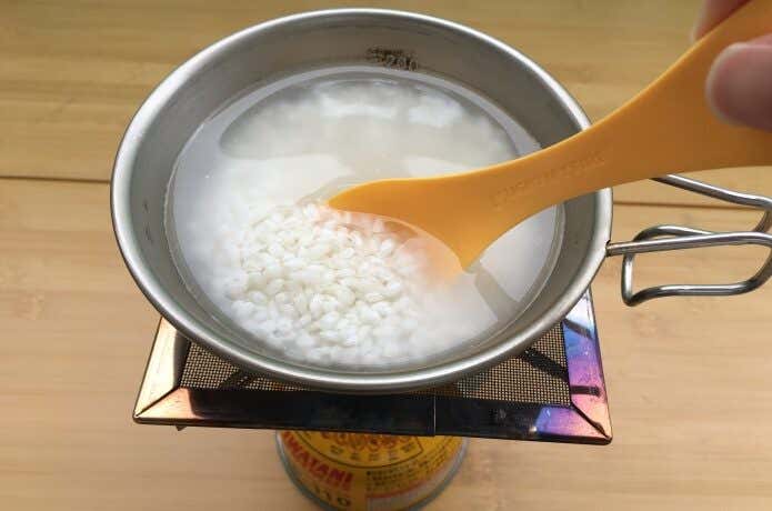 シェラカップで炊飯　ガスバーナー