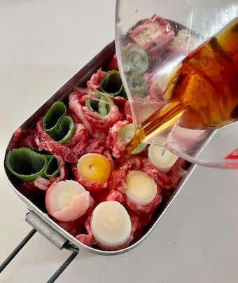 メスティン　レシピ　巻き巻き牛すき焼き
