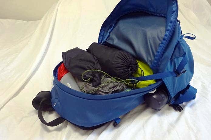 日帰りトレッキングの荷物を収納した状態 テルス25