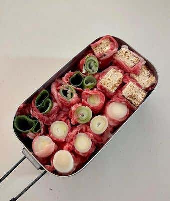 メスティン　レシピ　巻き巻き牛すき焼き