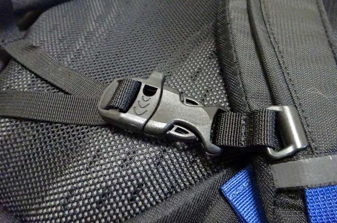 チェストストラップ