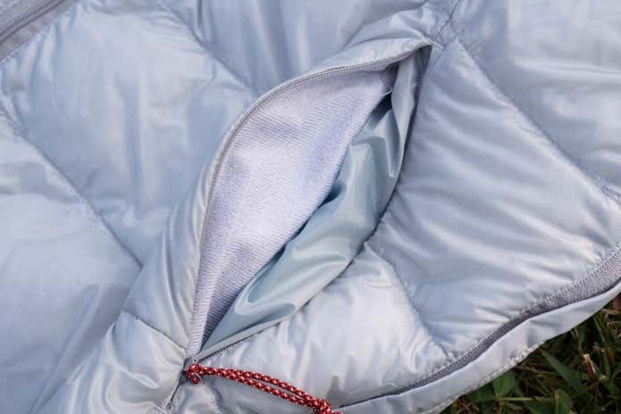 行動中に着る冬季登山用ダウンウェア。ナンガの「ミニマリスム