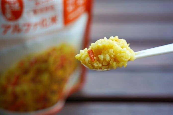 出来上がった「アルファ化米 ドライカレー」