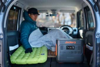 車中泊でポータブル電源を持参