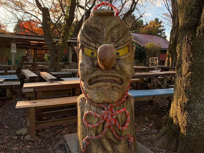 天狗の木像