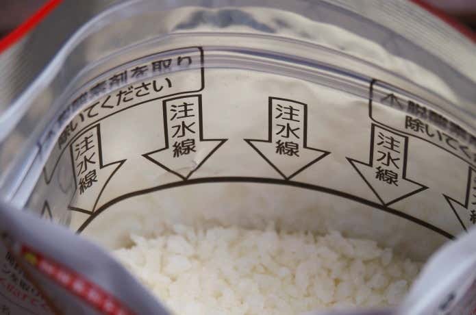 「安心米 白飯」の注水線