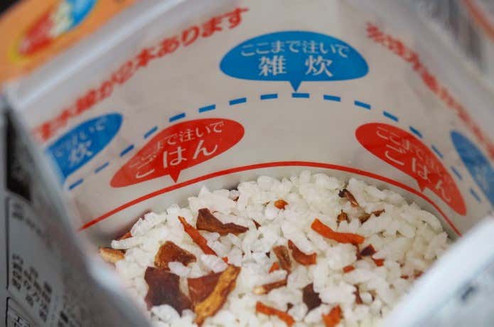 「マジックライス 五目ご飯」の注水線