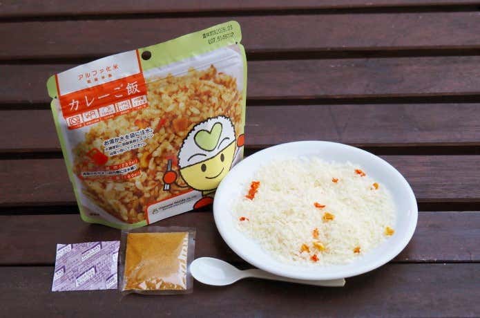 「アルファ化米 カレーご飯」の内容物