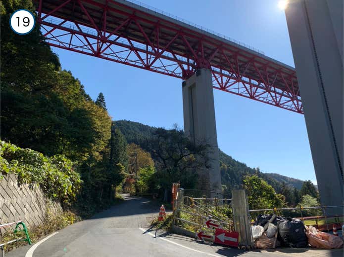 中央自動車道を再度くぐる