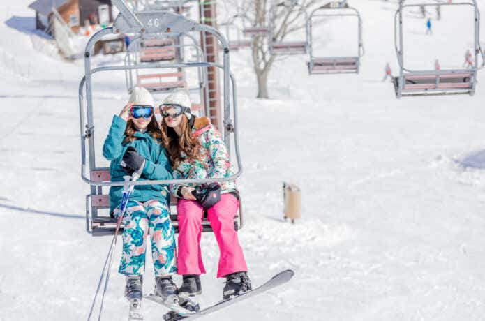 おしゃれに決まる！人気のレディース用スキーウェア【2022-23年冬