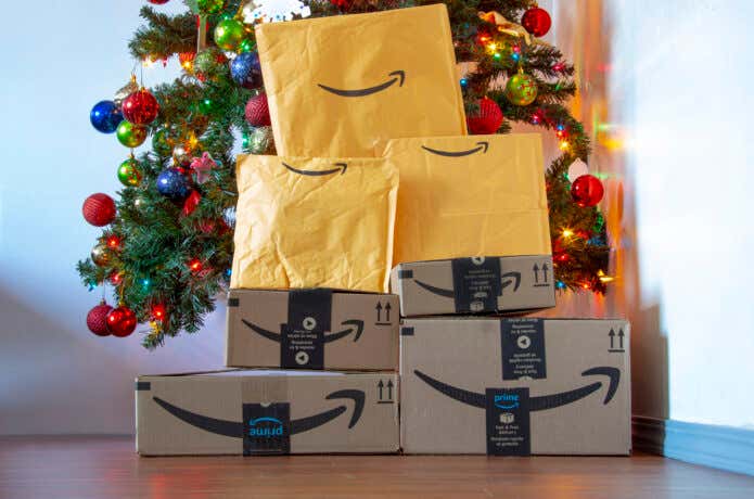 アマゾンの段ボールとクリスマスツリー
