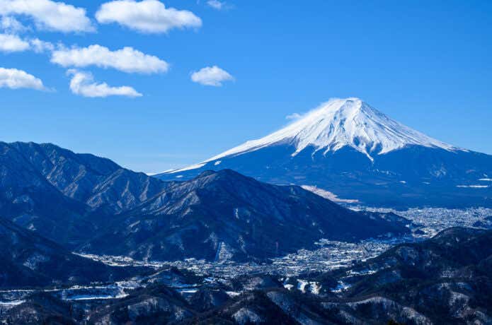 厳冬の高川山より望む雄大な富士山の絶景