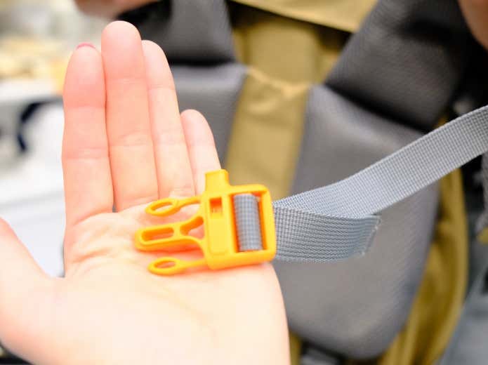 INAREM シェルバッグ チェストストラップのホイッスル付きバックル