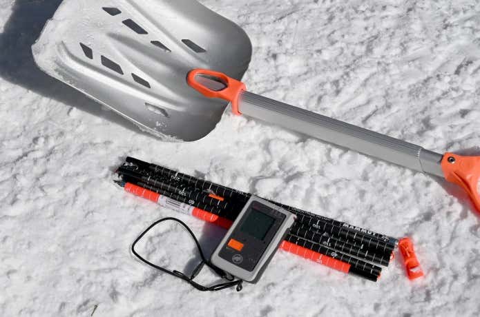 ビーコン　スコップ　プローブ　雪山の三種の神器