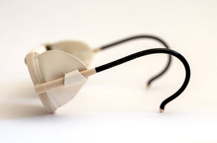 izipizi（イジピジ）のGLAICIERサングラスのテンプル