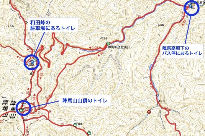 登山道上に示されたトイレの位置