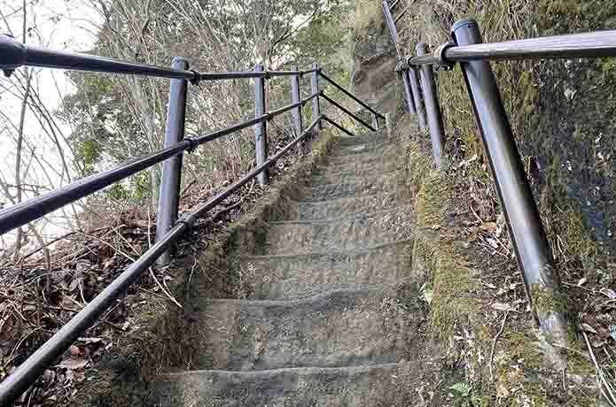 鋸山の絶壁階段