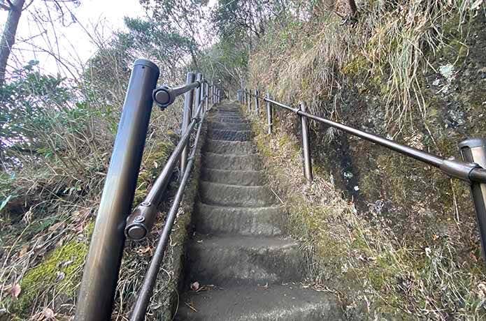 鋸山の絶壁階段