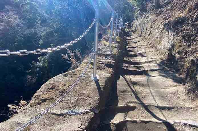 鋸山の関東ふれあいの道の登山道