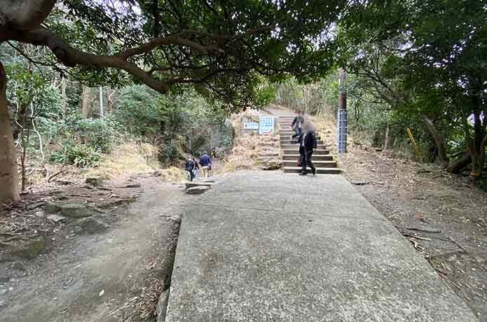 鋸山日本寺の十州一覧台から百尺観音方面に進む分岐