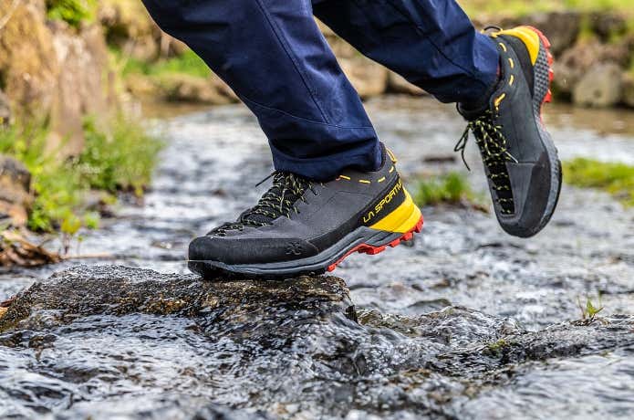 LA SPORTIVA(エルエイ スポルティバ)アプローチ ゴアテックス - 登山用品