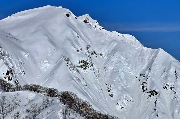 急斜面が続く谷川岳